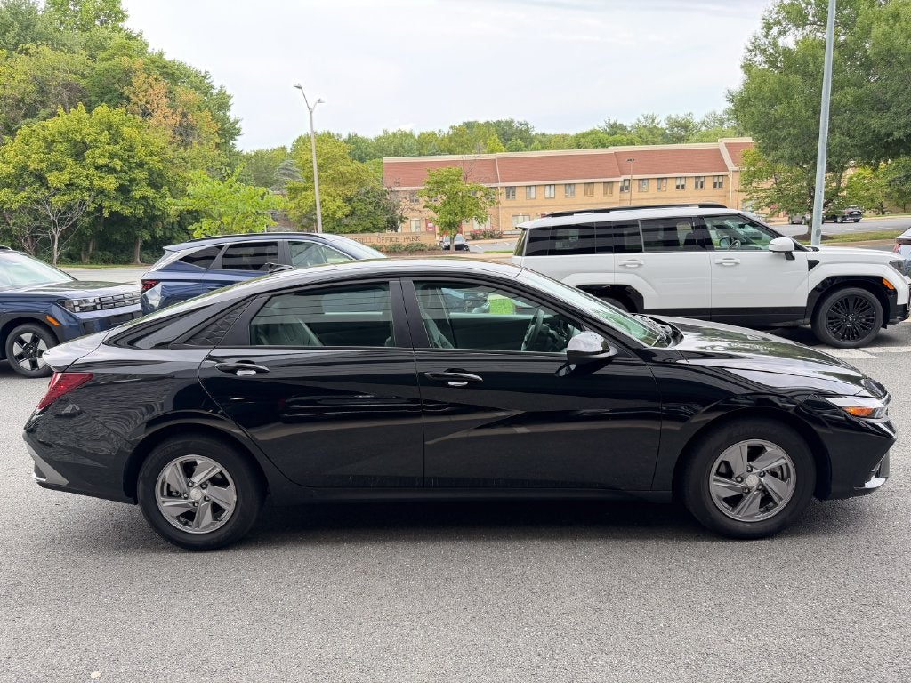 2025 Hyundai Elantra SE