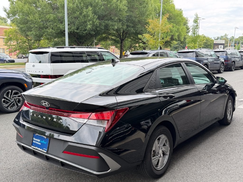 2025 Hyundai Elantra SE