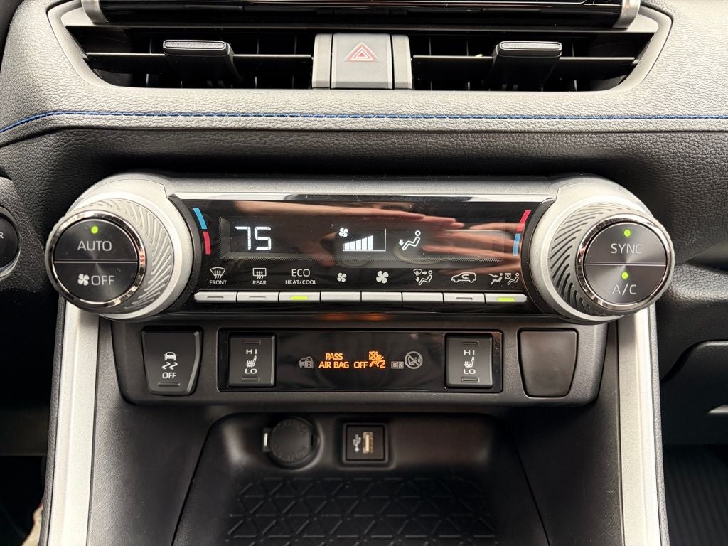 2024 Toyota RAV4 HYBRID SE