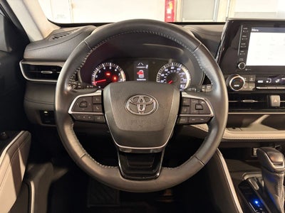 2021 Toyota HIGHLANDER LE