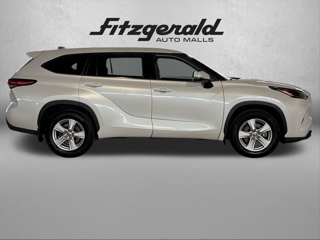 2022 Toyota HIGHLANDER LE