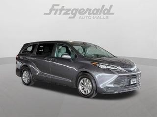 2025 Toyota Sienna LE 8 Passenger