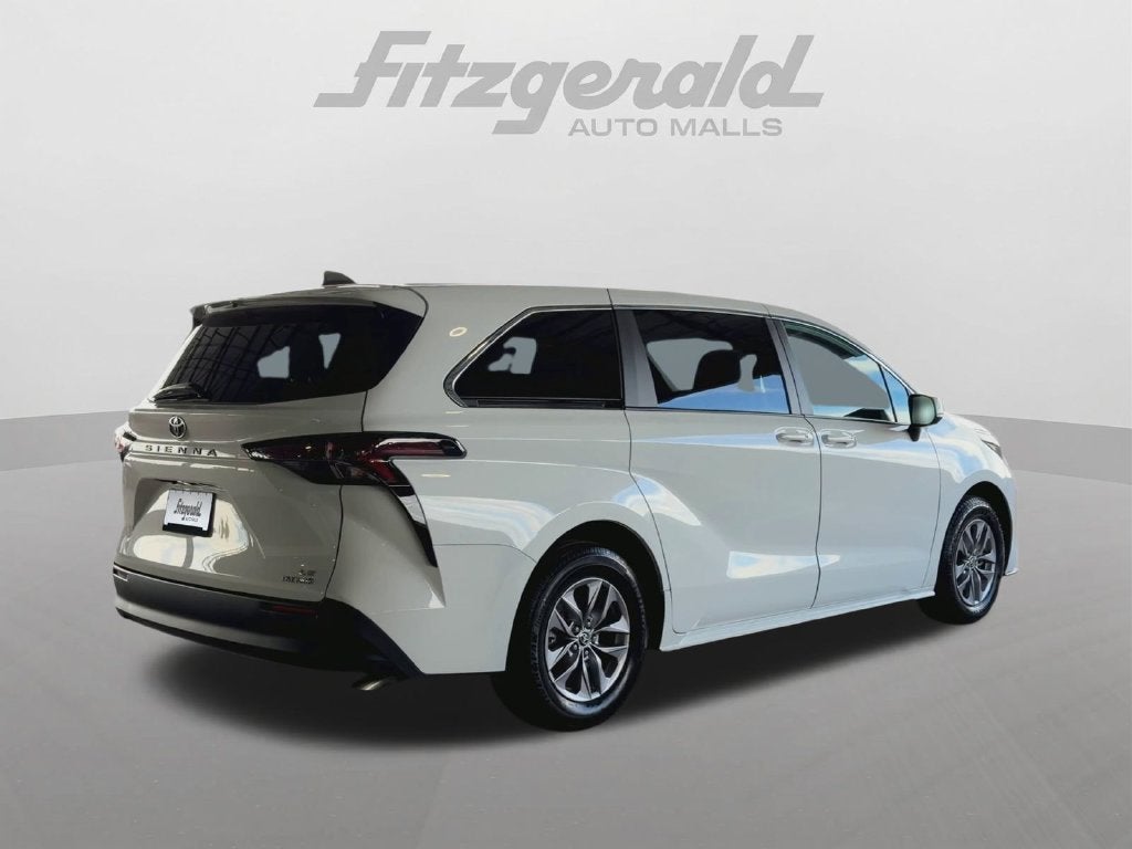2024 Toyota Sienna LE 8 Passenger