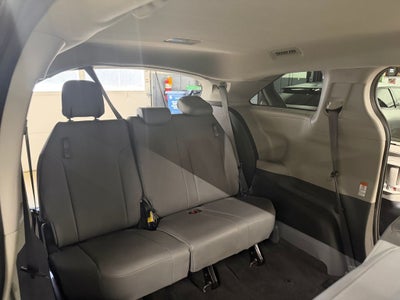 2022 Toyota SIENNA XLE XLE
