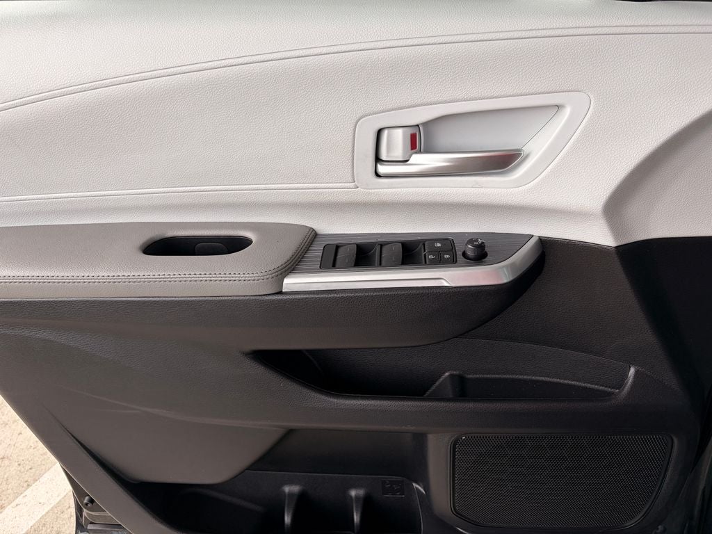 2025 Toyota SIENNA XLE XLE 8 Passenger