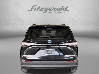 2025 Toyota SIENNA XLE XLE 8 Passenger