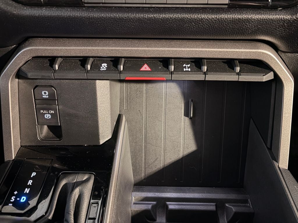 2025 Toyota TUNDRA 4X4 SR5