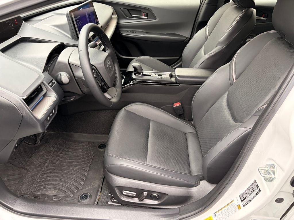 2024 Toyota PRIUS XLE