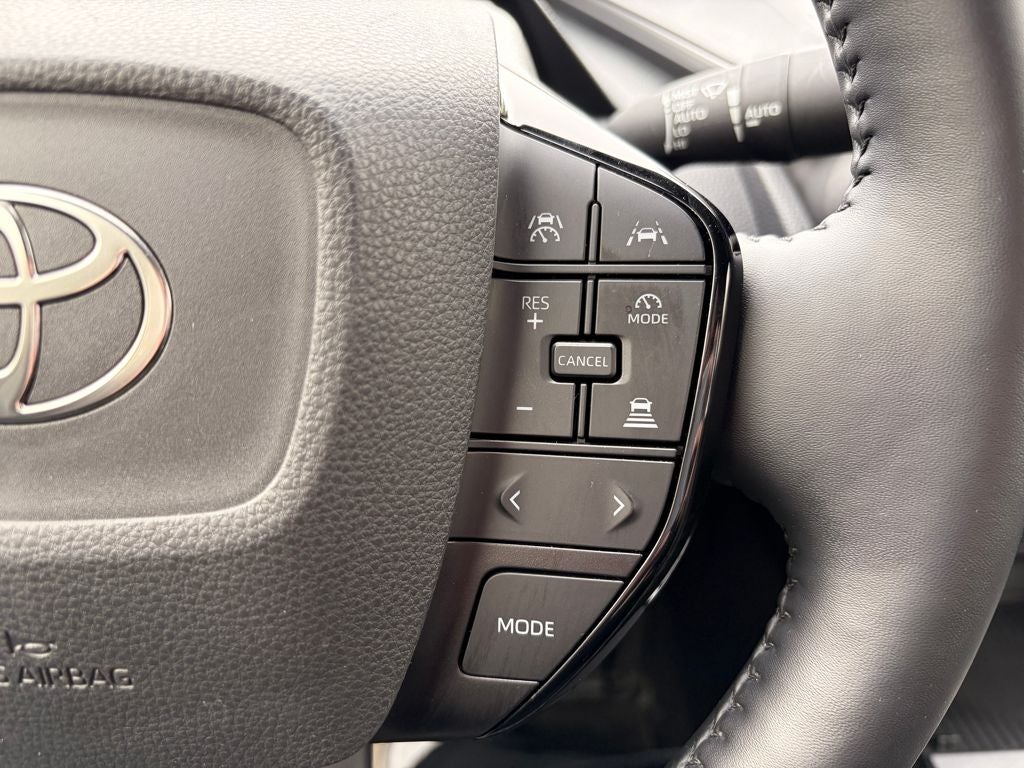 2024 Toyota PRIUS XLE