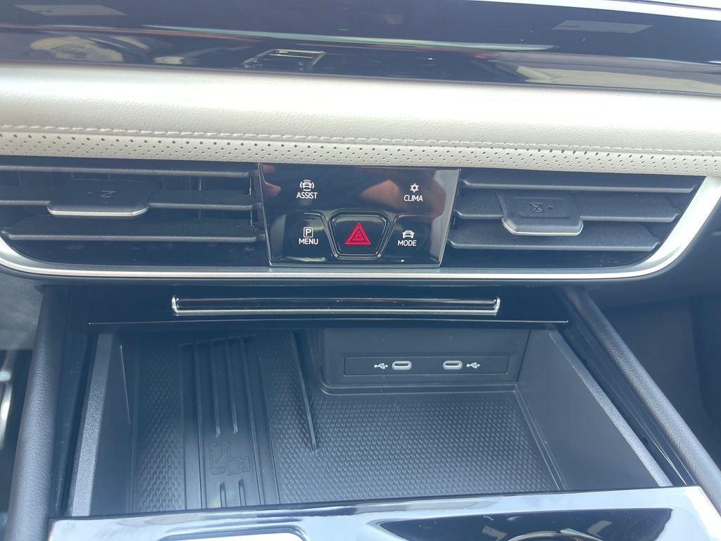 2025 Volkswagen Atlas Cross Sport 2.0T SEL Premium R-Line