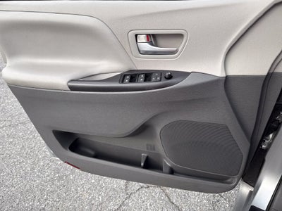 2015 Toyota Sienna LE 7 Passenger