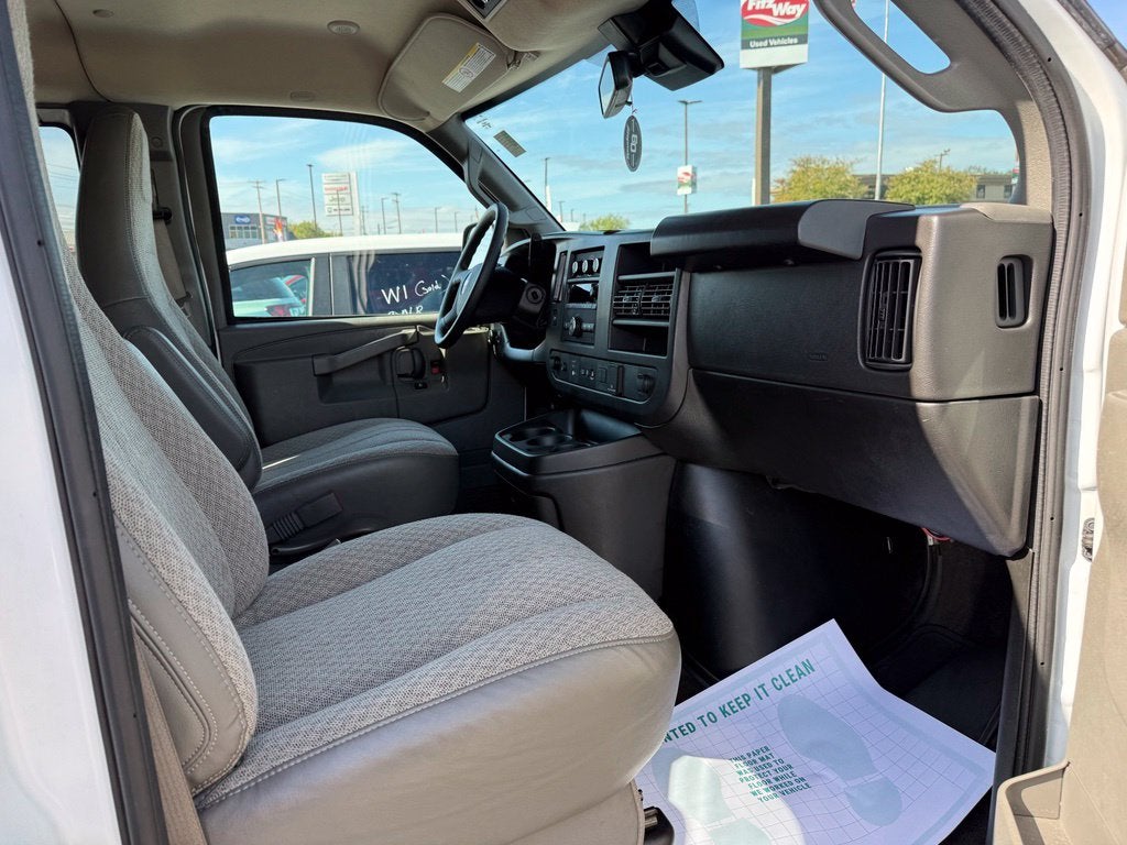 2025 Chevrolet Express LT Passenger