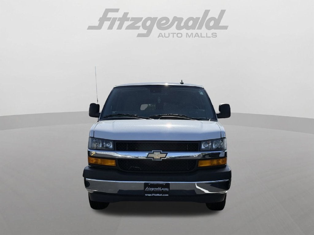 2025 Chevrolet Express LT Passenger