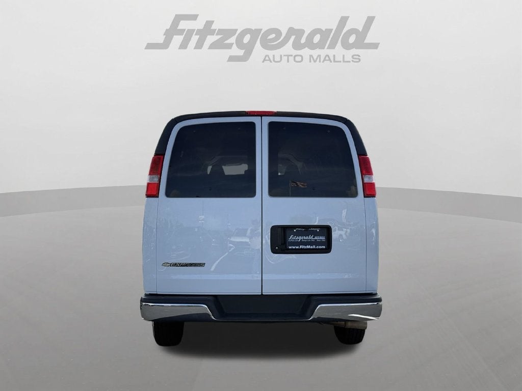 2025 Chevrolet Express LT Passenger
