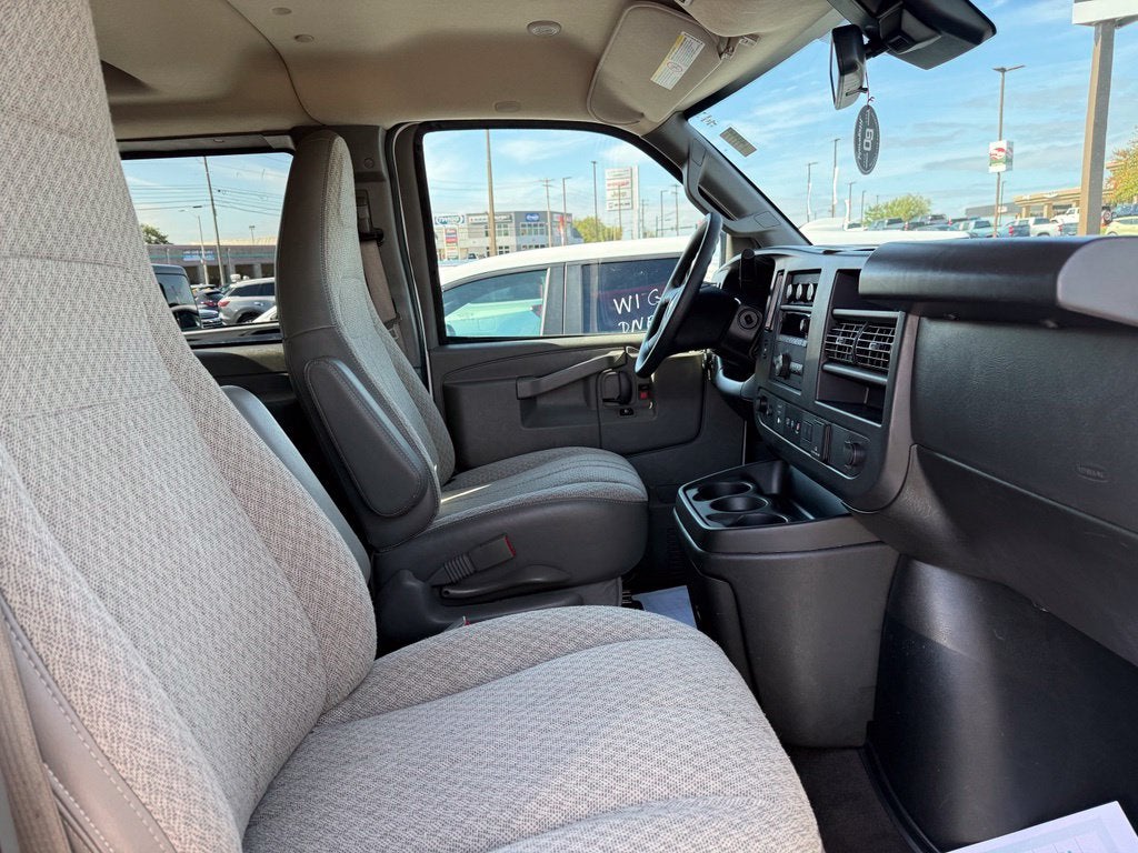 2025 Chevrolet Express LT Passenger
