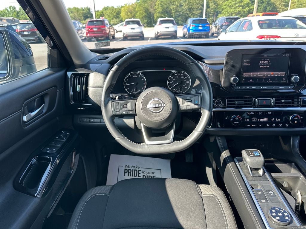 2022 Nissan Pathfinder SV