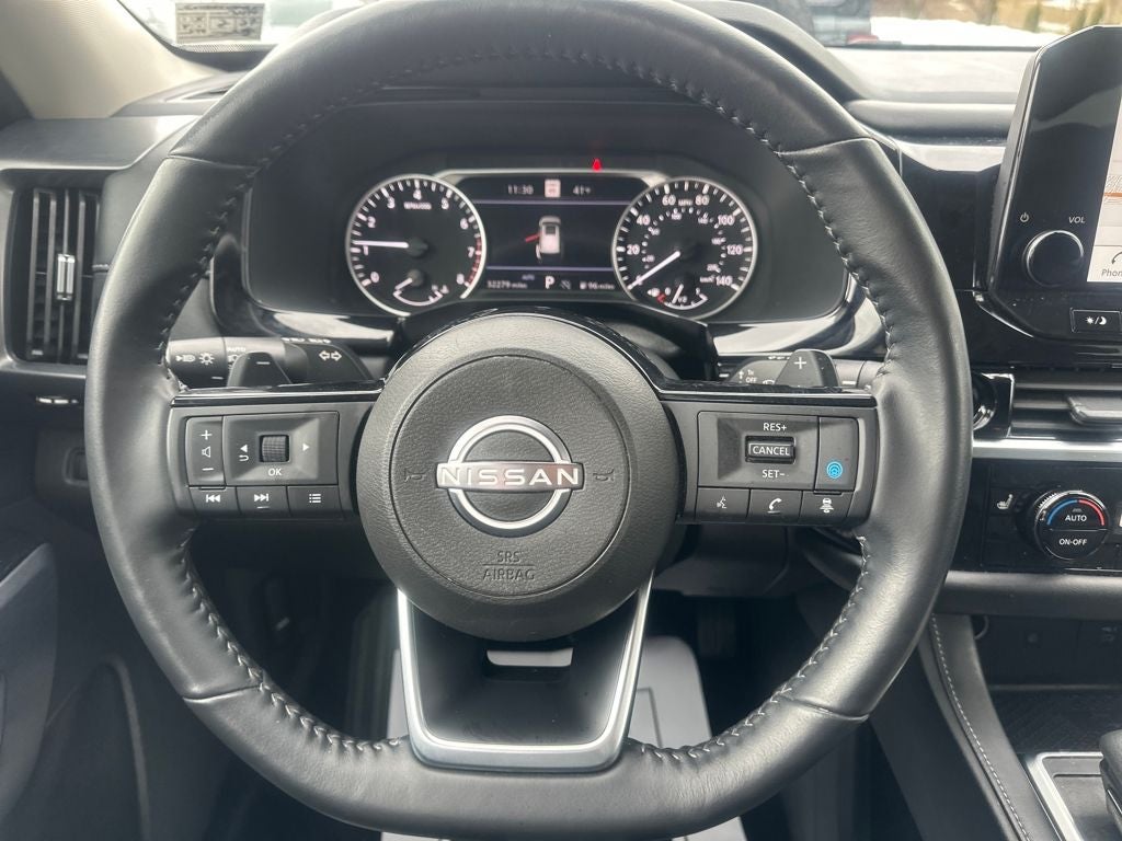 2025 Nissan Pathfinder SL