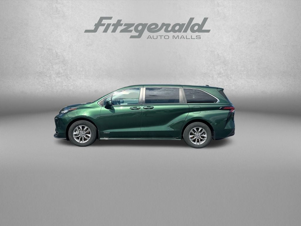 2021 Toyota Sienna LE 8 Passenger