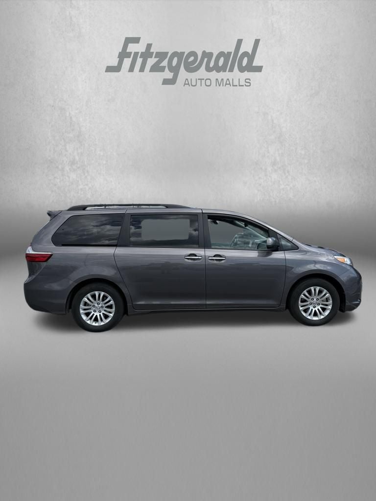 2017 Toyota Sienna XLE 8 Passenger