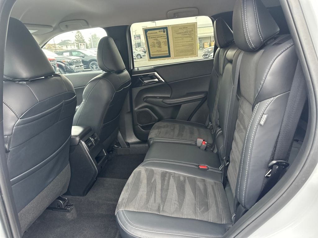 2024 Mitsubishi Outlander SE