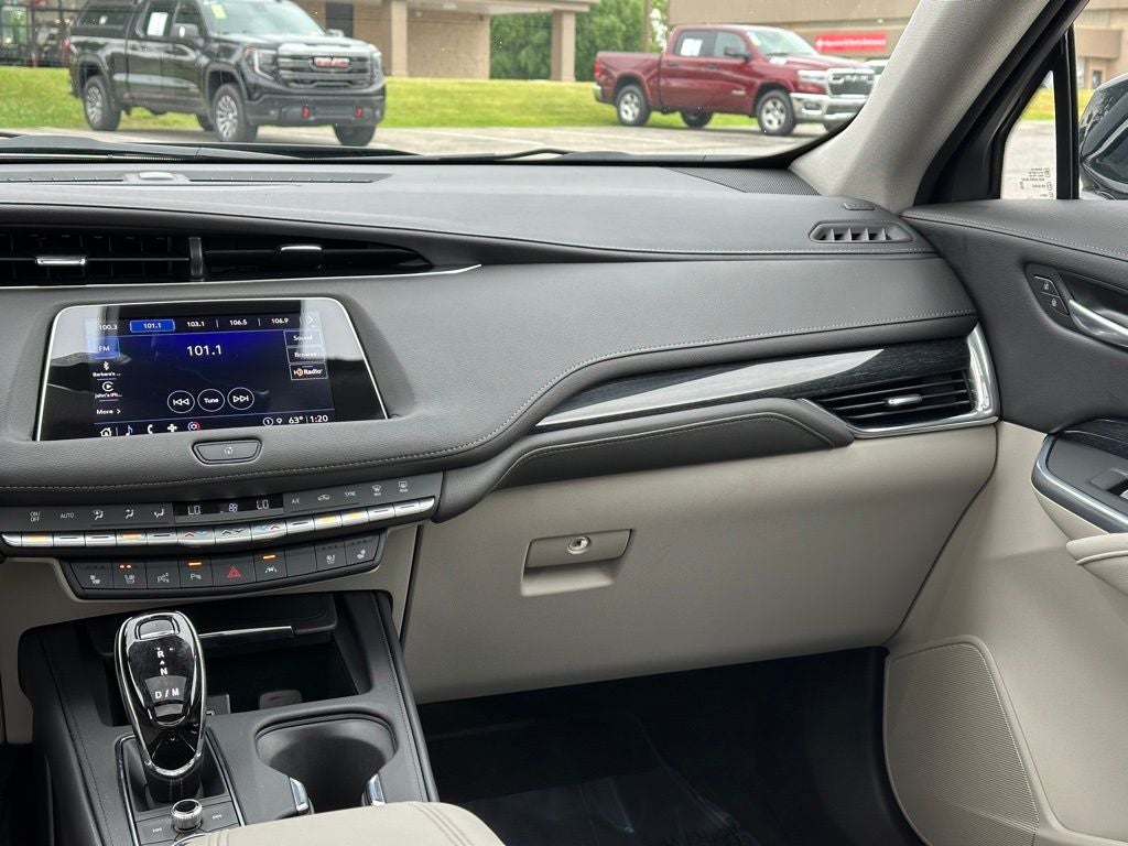 2023 Cadillac XT4 AWD Premium Luxury