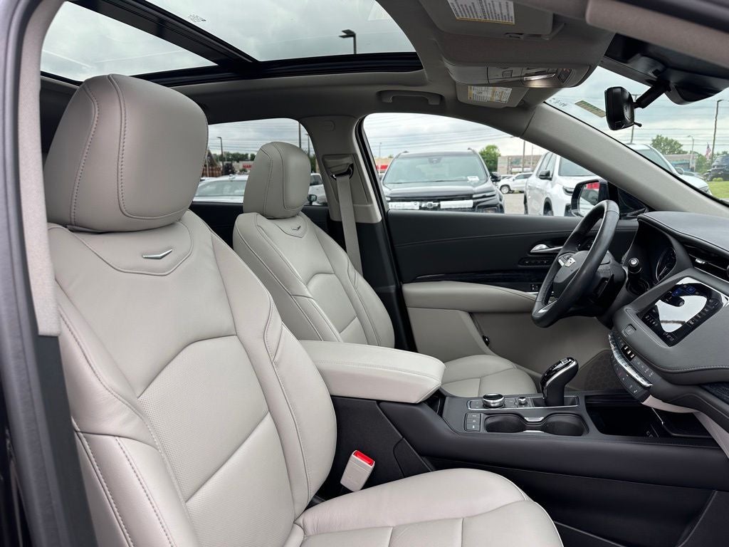 2023 Cadillac XT4 AWD Premium Luxury