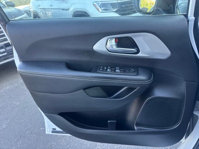 2024 Chrysler Pacifica Touring