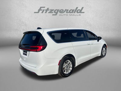2024 Chrysler Pacifica Touring