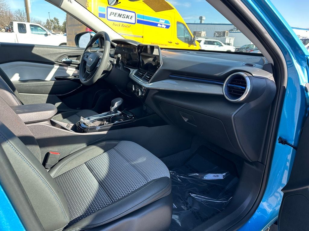 2025 Chevrolet Trax FWD LT