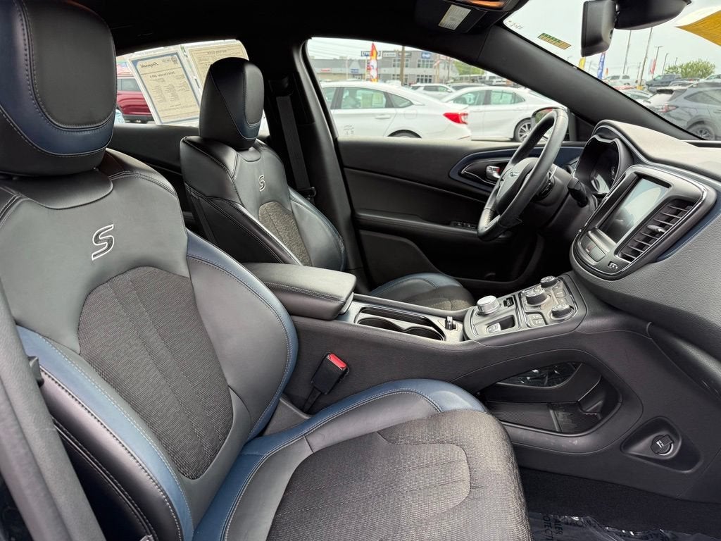 2016 Chrysler 200 S
