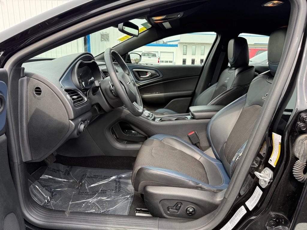 2016 Chrysler 200 S