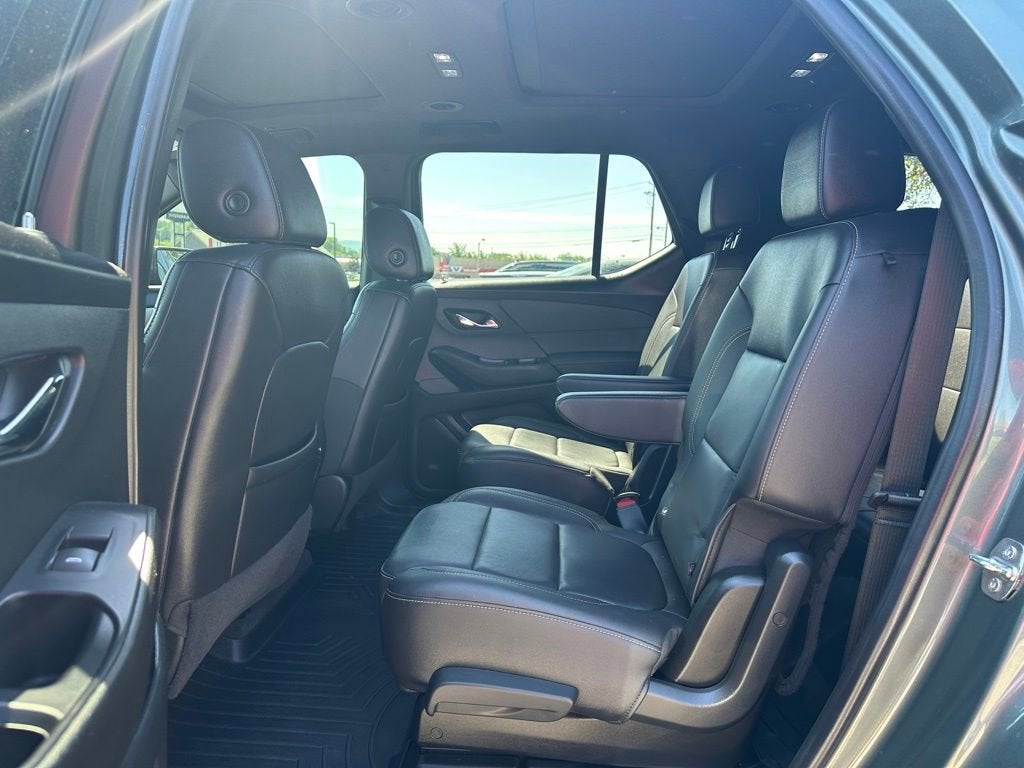 2022 Chevrolet Traverse LT Leather