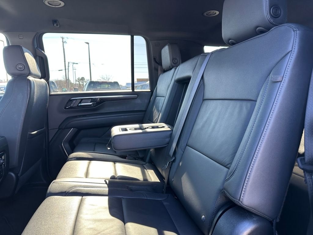 2025 Chevrolet Suburban LT