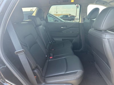 2025 Nissan Pathfinder SL 4WD
