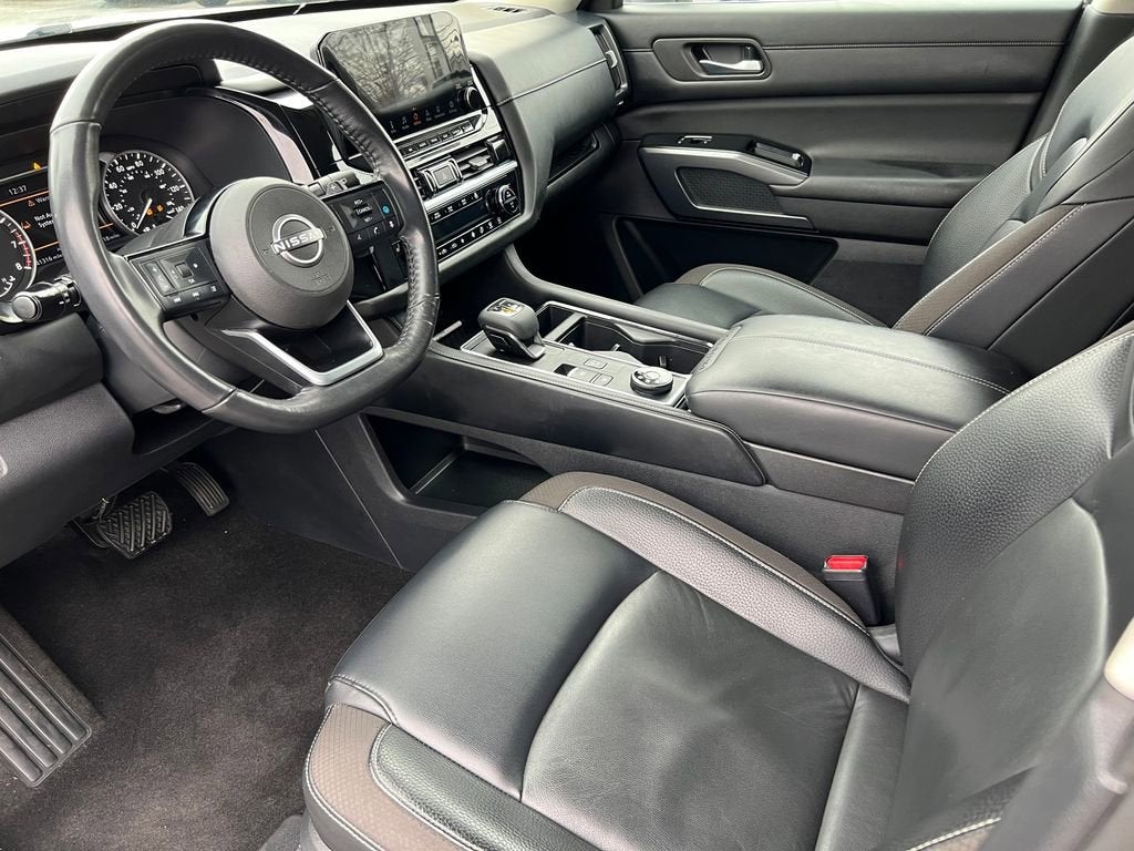 2022 Nissan Pathfinder SL