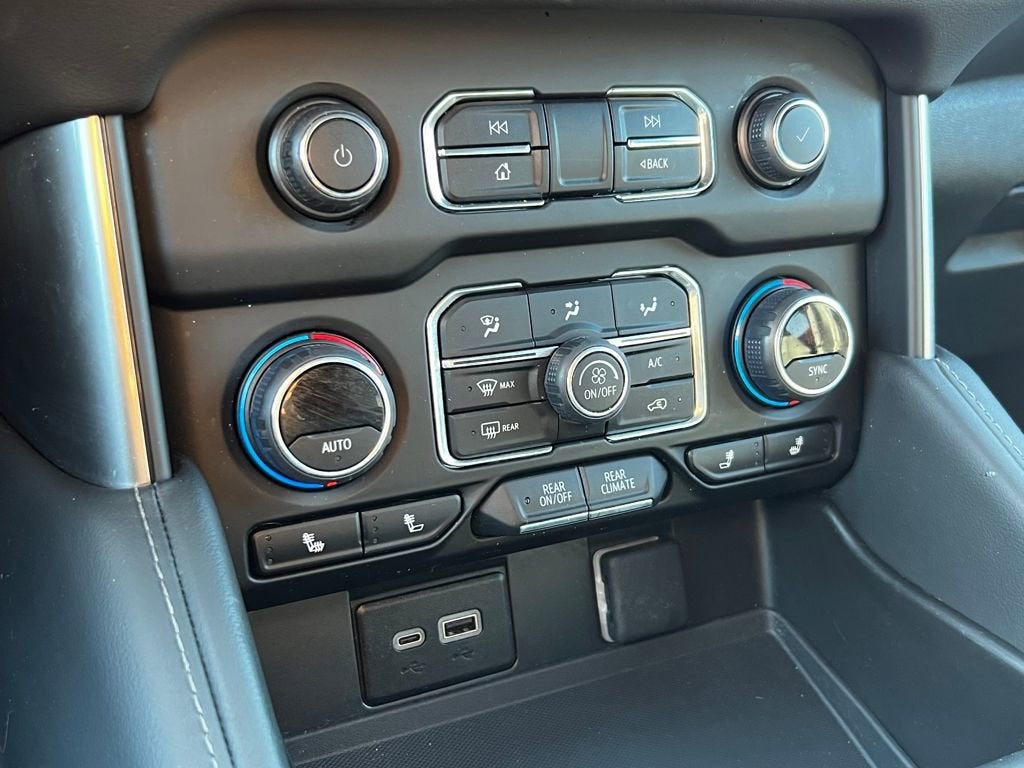 2024 Chevrolet Suburban LT